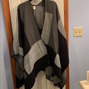 Black & gray wrap